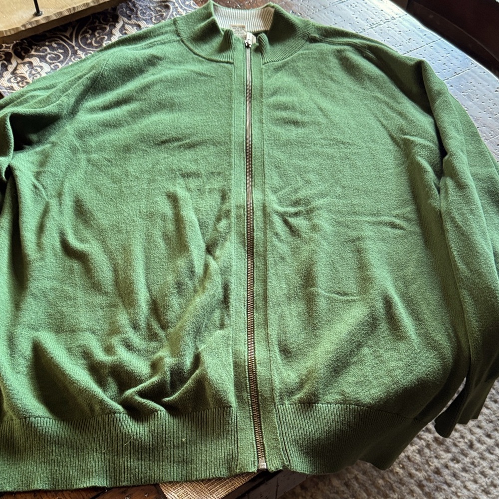 L.L. Bean Men's Zip-Up Sweater in Forest Green
